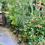 10 Avenue, 1 Min Walking To The 5 Av & Beach Suite 4